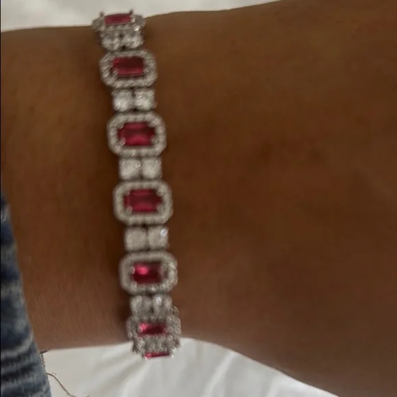 Elegant Silver and Pink Gemstone Bracelet - Picture 4 of 4